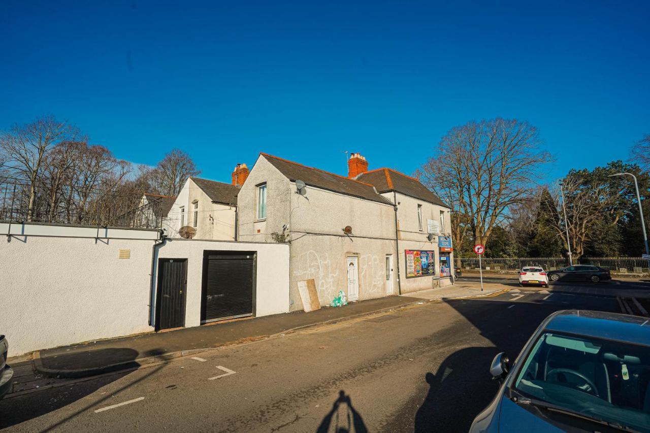Private And Spacious 2 Bedroom House - Free Parking! * Cardiff